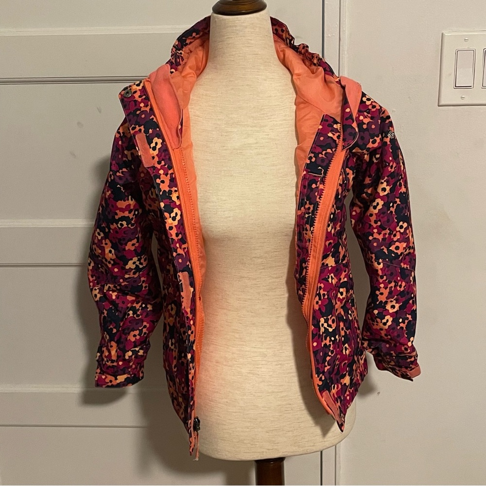 Columbia kids winter coat with many pockets